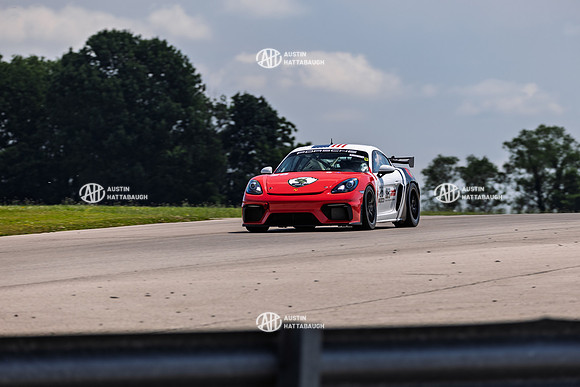 8J7A9042